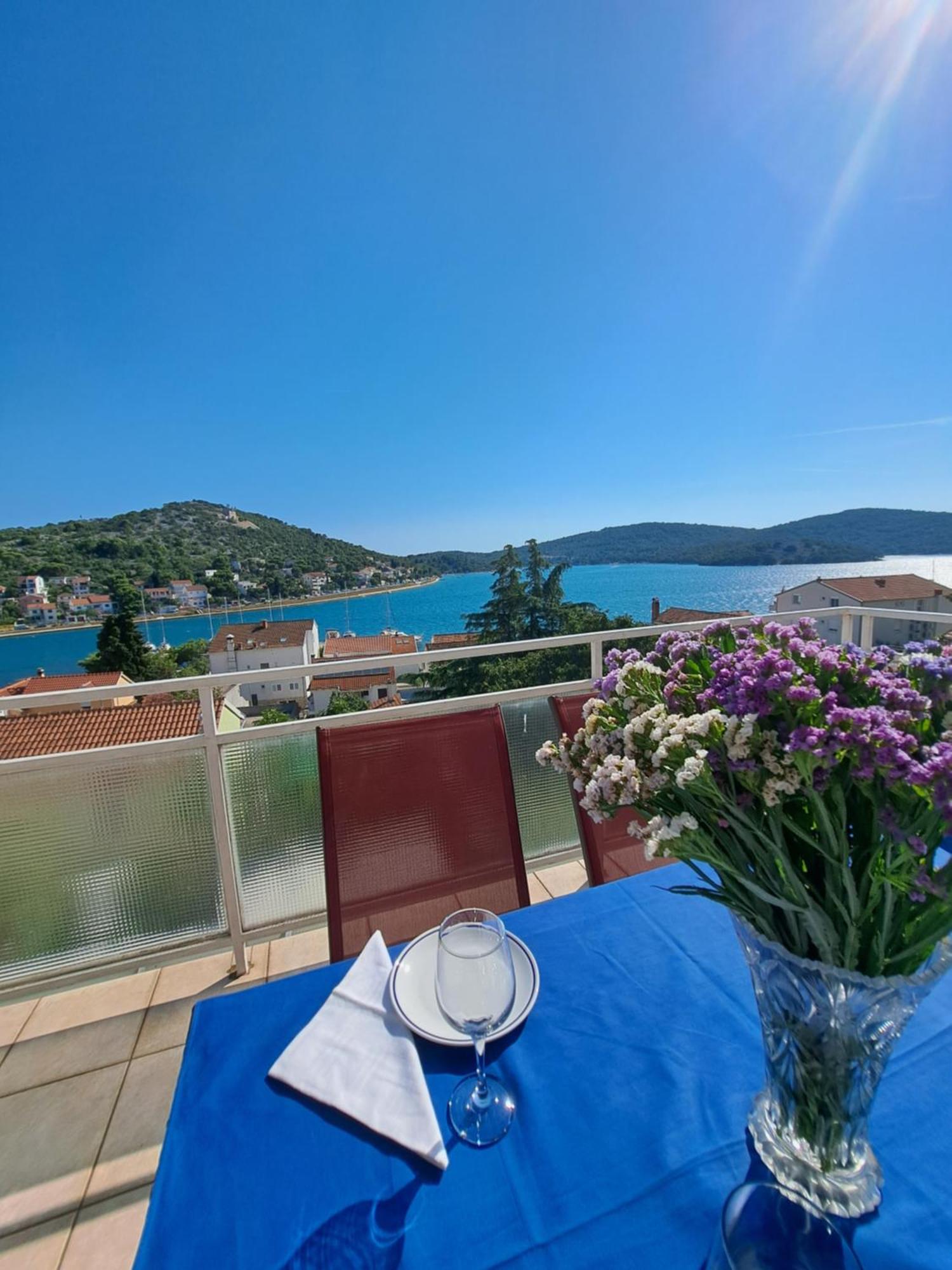Cuzela-Papata Apartments Tisno Eksteriør bilde