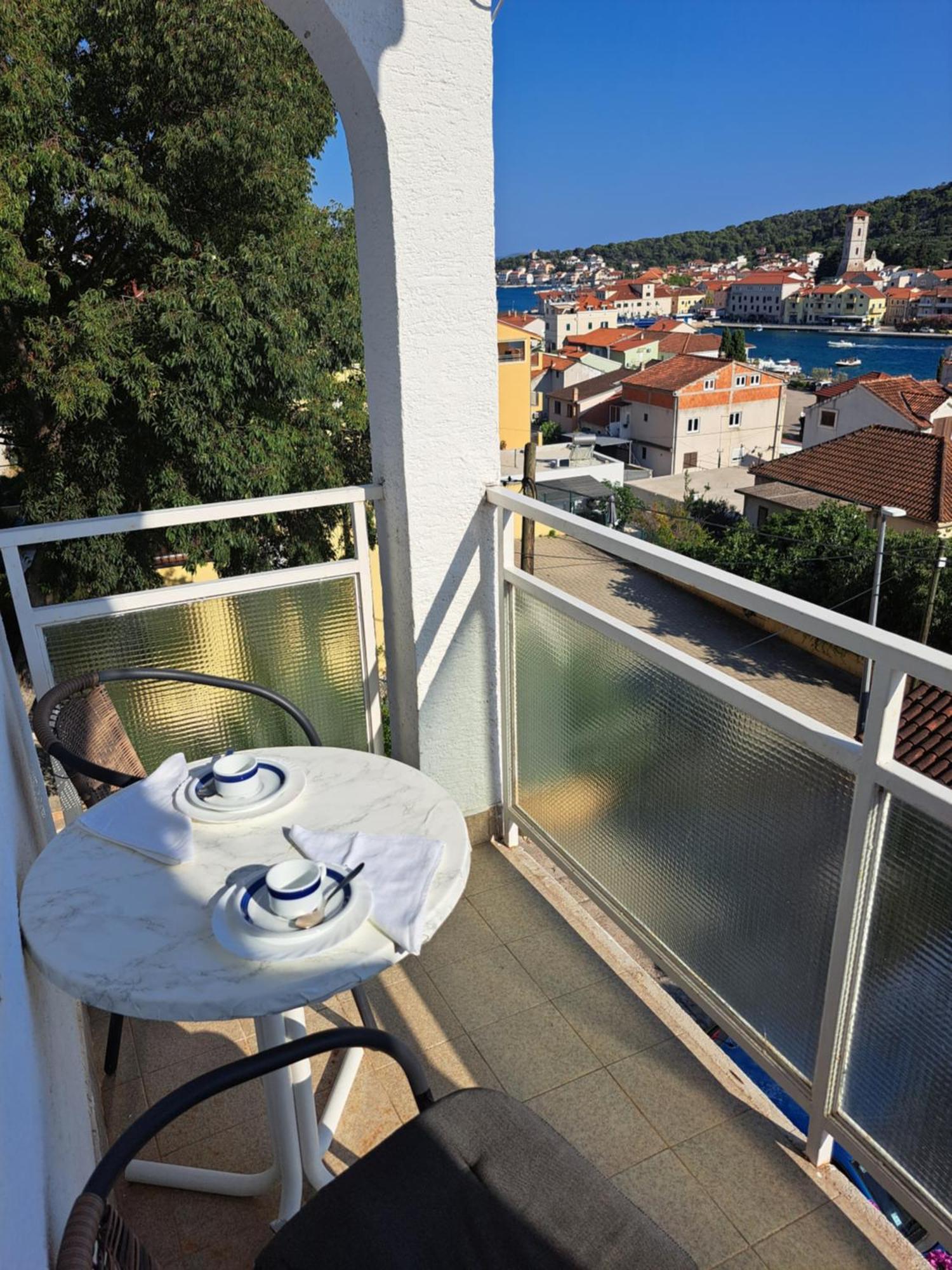 Cuzela-Papata Apartments Tisno Eksteriør bilde