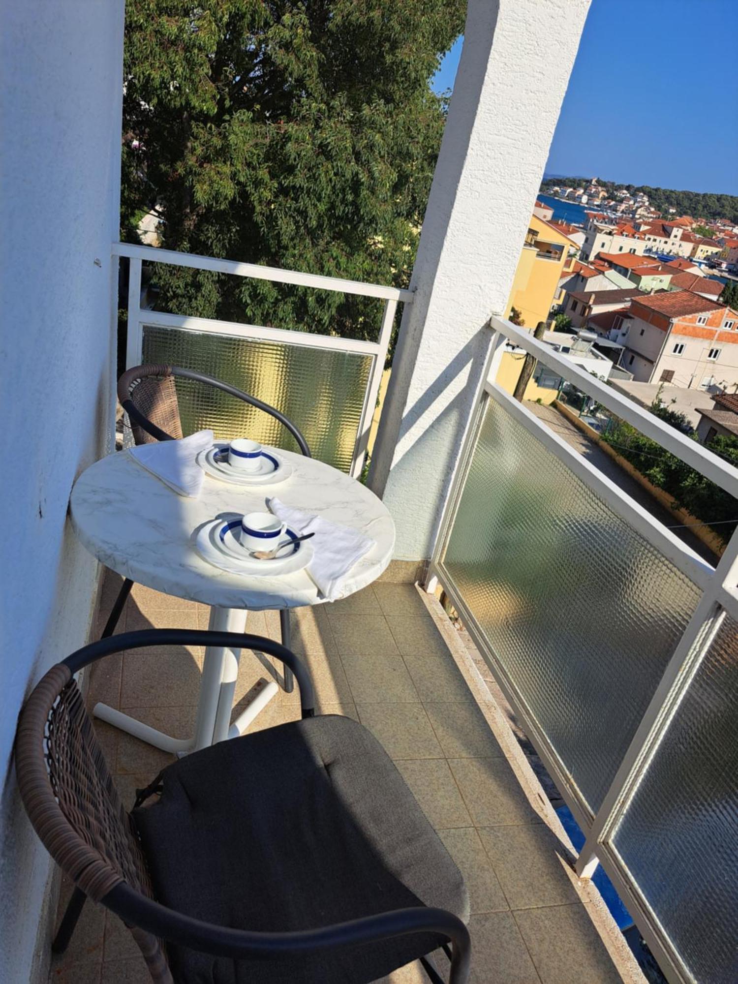 Cuzela-Papata Apartments Tisno Eksteriør bilde