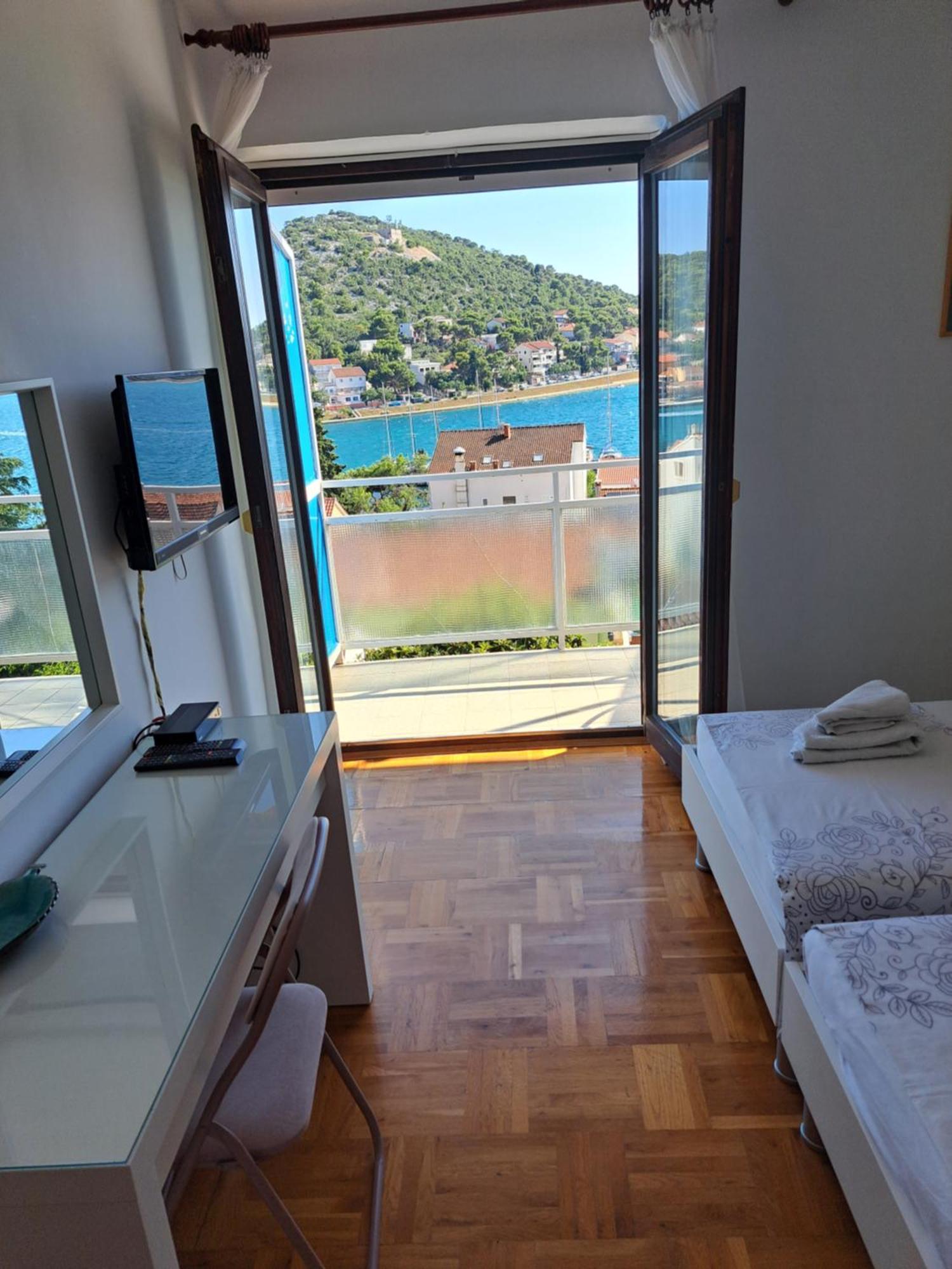 Cuzela-Papata Apartments Tisno Eksteriør bilde