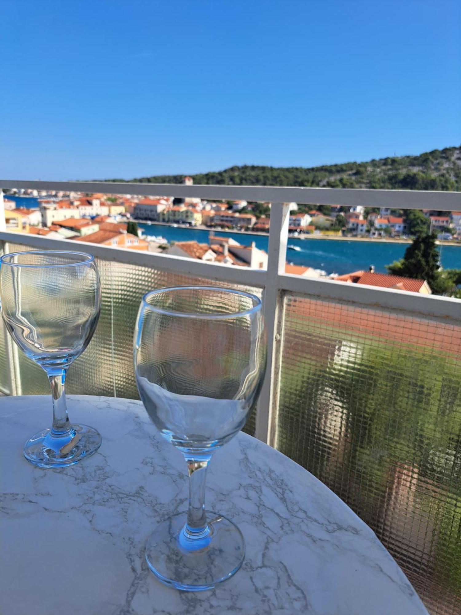 Cuzela-Papata Apartments Tisno Eksteriør bilde